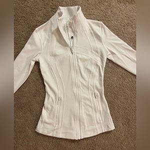 Lululemon White Define Jacket
Luon - Size 0